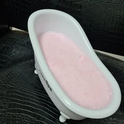 אמבט פדיקור ורוד לטיפול בכפות הרגליים